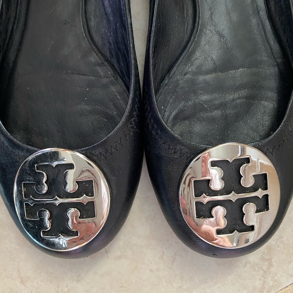 Tory Burch Black Leather Flats. 🛍🛍